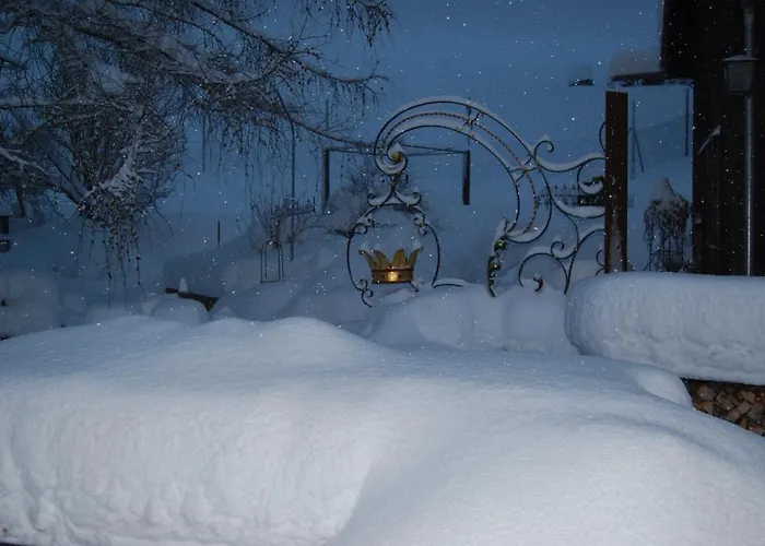 Haus Zur Krone Bed & Breakfast 3*